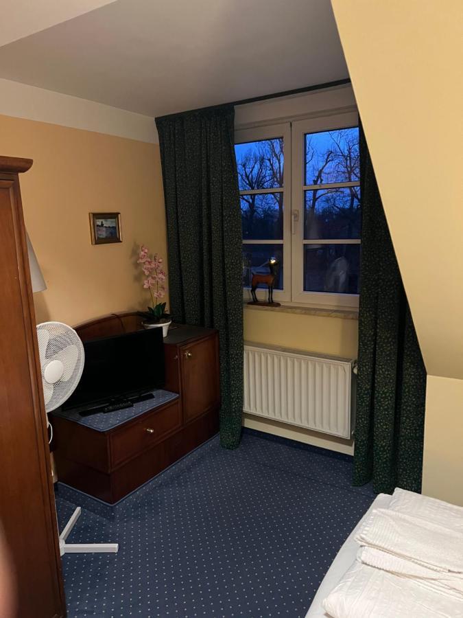 Am Schloss -